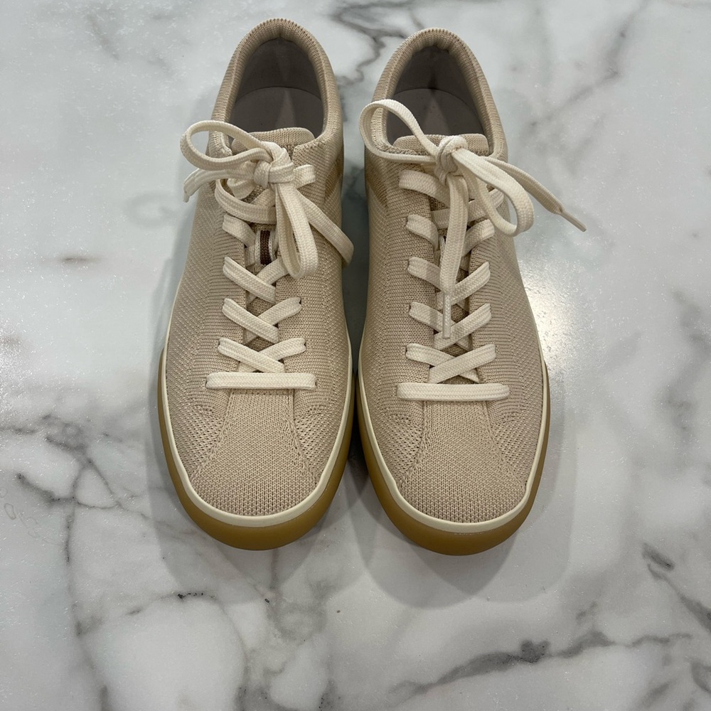NEW Rothy’s Lace Up Sneakers in Biscuit